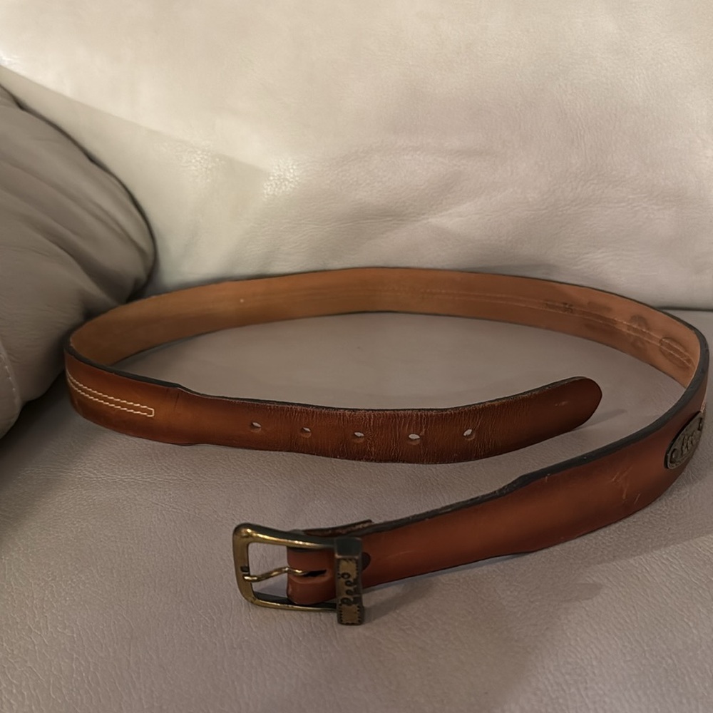 Men’s Lee leather belt preowned size 34-36. Bundle to save shipping. USA NYC Lee